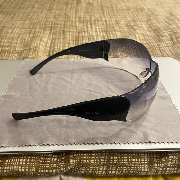 Prada Black Wave Wraparound Rimless Vintage Sunglasses - Picture 16 of 16